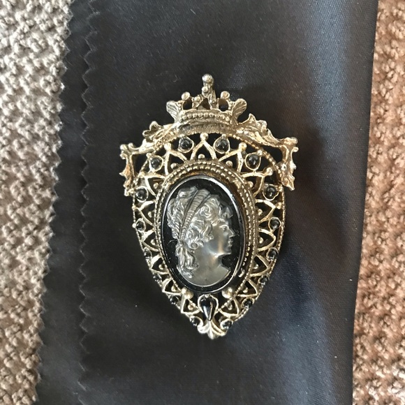 Vintage cameo brooch - Picture 3 of 10